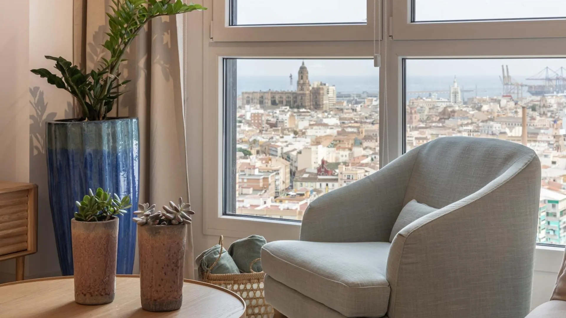 Malaga Skyline 6 Pool & Parking Free location