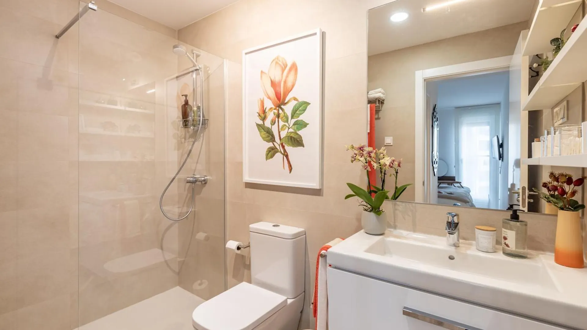 Malaga Skyline 6 Pool & Parking Free Apartment